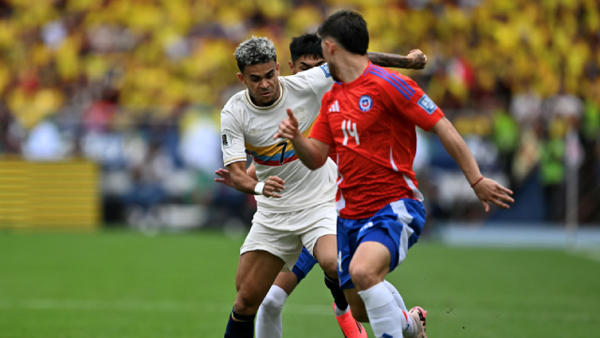 La patada a Luis Díaz que desató la furia colombiana: ¿merecía tarjeta roja?