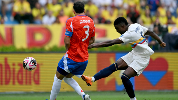 El increíble mano a mano que desperdició Jhon Córdoba en el Colombia vs. Chile: video