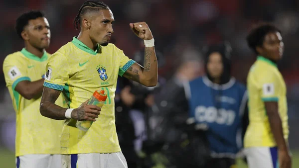 ¡Gol de Raphinha! Brasil toma la delantera 1-0 frente a Perú en un electrizante partido ¡Gol de Raphinha! Brasil toma la delantera 1-0 frente a Perú en un electrizante partido