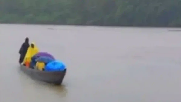 Preocupación en Chocó: estudiantes tienen que subirse a lanchas sin seguridad para llegar al colegio