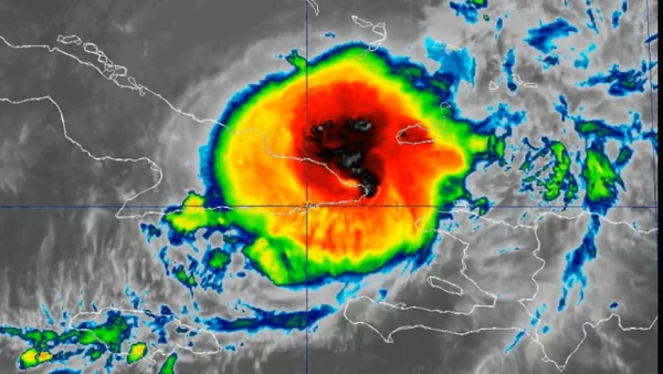 Comienza la limpieza en México tras el paso del huracán Erick
