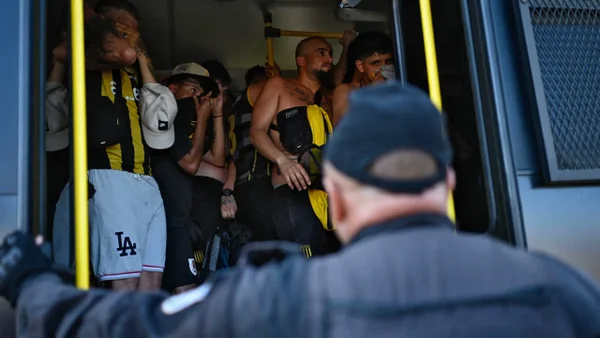 Caos en Río previo a semifinal de Copa Libertadores: 200 hinchas de Peñarol capturados