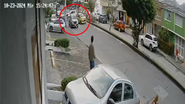 Impresionante accidente en Manizales: camioneta perdió el control y se llevó todo a su paso