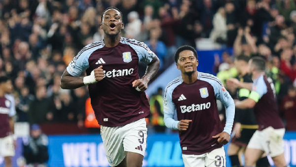 Jhon Durán le ganó el pulso a Erling Haaland: importante reconocimiento de la UEFA