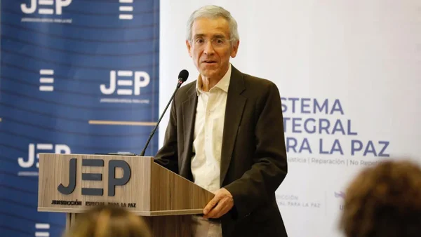 Acusan a Francisco de Roux de negligencia en caso de pederastia en los 80