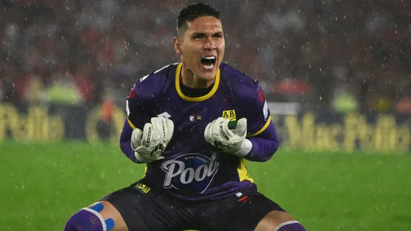 ¡Aldair Quintana se lució en el Cilindro!: video de su milagrosa atajada en Racing vs. Bucaramanga