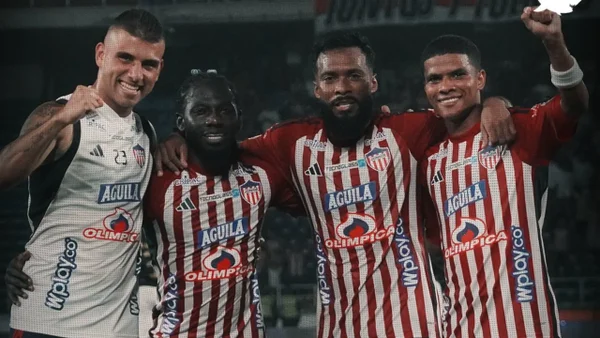 Junior derrotó al América con doblete de Chará y se mantiene entre los ocho