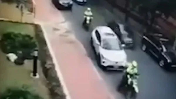 VIDEO| Falsos policías robaron violentamente una camioneta en Usaquén, Bogotá