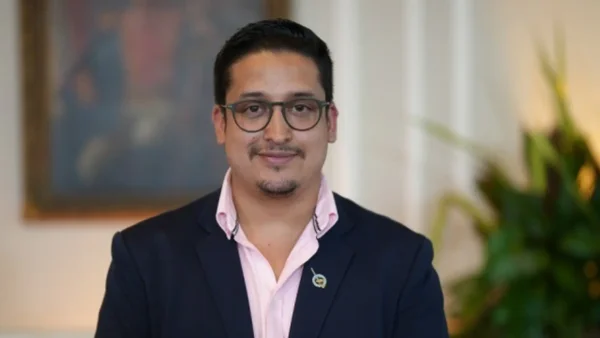 Aumentan las denuncias contra el cónsul en México: lo acusan de maltrato y negligencia