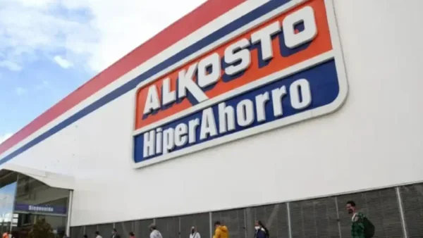 Oferta especial en Alkosto: celular de alta gama con audífonos incluidos a mitad de precio