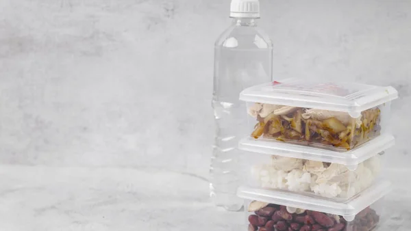 ¿Por qué es tan riesgoso calentar alimentos en envases plásticos? ¿Por qué es tan riesgoso calentar alimentos en envases plásticos?