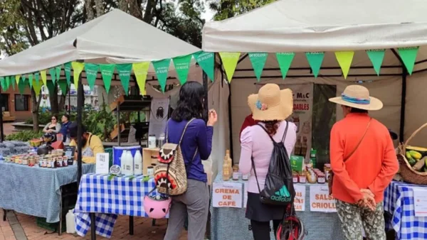 ¡Vuelve la frescura! 25 expositores venderán mercados campesinos agroecológicos en el Jardín Botánico ¡Vuelve la frescura! 25 expositores venderán mercados campesinos agroecológicos en el Jardín Botánico