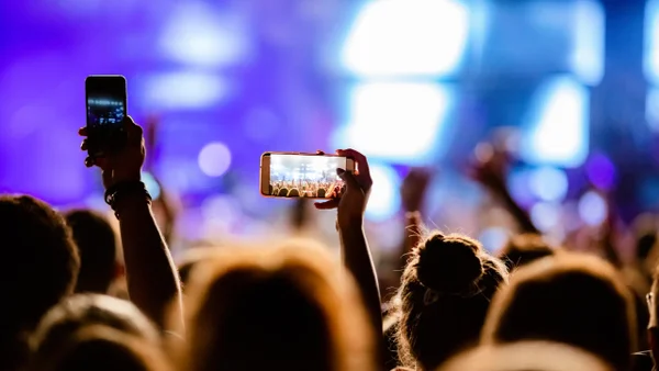 ¿Conciertos sin celulares? Banda icónica de rock prohibió el uso de móviles en sus shows