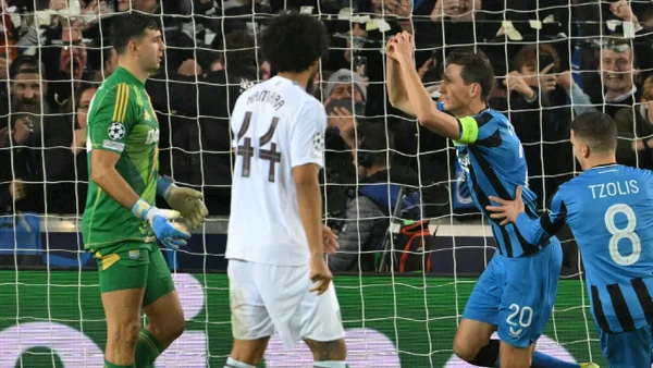 Penalti nunca antes visto y celebración en la cara al 'Dibu' Martínez: video Penalti nunca antes visto y celebración en la cara al 'Dibu' Martínez: video