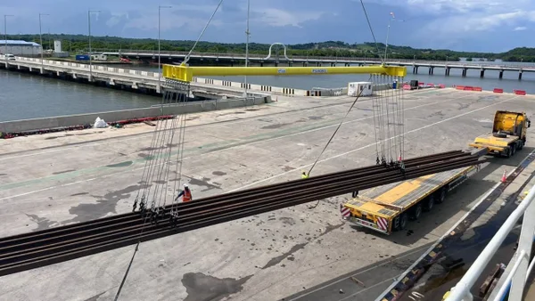 Llegaron a Colombia los rieles de la primera línea del metro de Bogotá: vea las imágenes