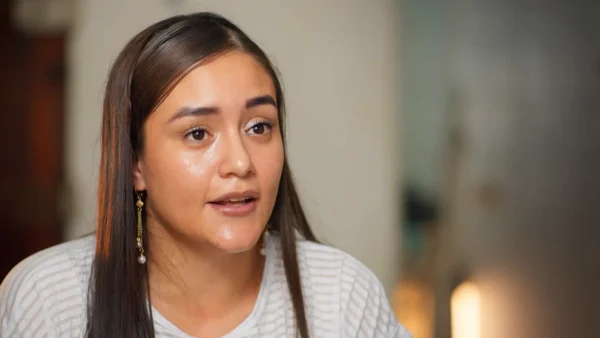 ‘El abismo de Sara’: la historia de una sobreviviente de abuso que lucha por tener justicia ‘El abismo de Sara’: la historia de una sobreviviente de abuso que lucha por tener justicia