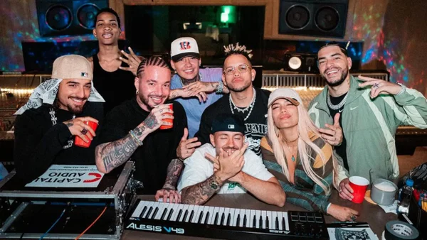 "No la escuchen si no les gusta": esto dijeron cantantes de +57 sobre críticas a la canción