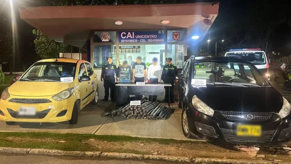 Video: ladrones fueron sorprendidos en una alcantarilla robando cables en Bogotá