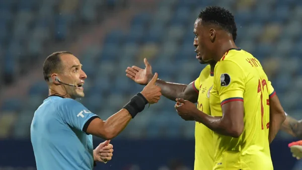 Colombia en alerta máxima por árbitro y VAR para recibir a Ecuador: preocupante historial Colombia en alerta máxima por árbitro y VAR para recibir a Ecuador: preocupante historial