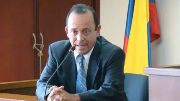 Santiago Uribe Vélez quedó absuelto por el caso '12 apóstoles' Santiago Uribe Vélez quedó absuelto por el caso '12 apóstoles'
