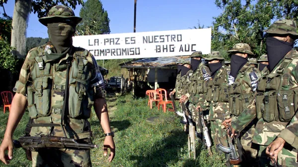 Las víctimas hablan de la designación de exparamilitares como gestores de paz Las víctimas hablan de la designación de exparamilitares como gestores de paz