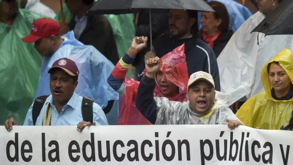 Docentes de colegios públicos en el país mostraron su inconformidad con el sistema de salud Docentes de colegios públicos en el país mostraron su inconformidad con el sistema de salud