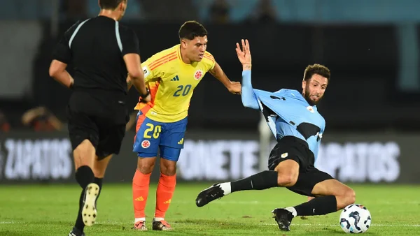 ¡Los genios hacen eso! Golazo de tiro libre de Juanfer Quintero vs. Uruguay