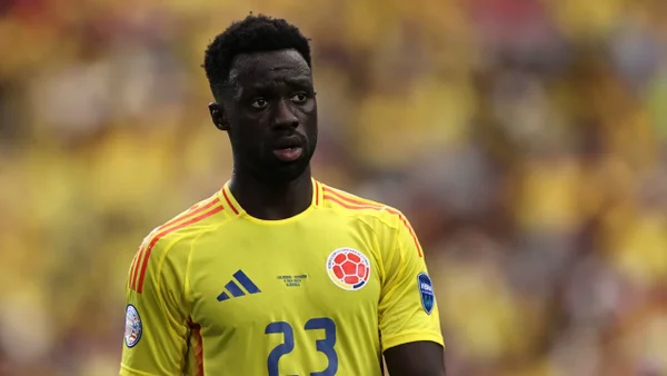 ¡Mala suerte! Vea el autogol de Dávinson Sánchez que le da el empate a Uruguay