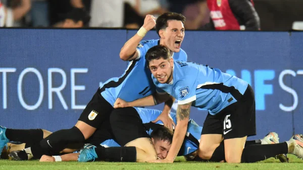 ¿Era falta y tenía que anularse? Así fue el agónico gol con el que Uruguay derrotó a Colombia ¿Era falta y tenía que anularse? Así fue el agónico gol con el que Uruguay derrotó a Colombia