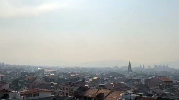 Ecuador en dificultades por incendios forestales que provocaron calidad del aire "dañina" Ecuador en dificultades por incendios forestales que provocaron calidad del aire "dañina"