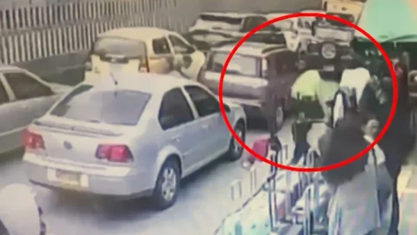 Revelan impactantes videos clave del tiroteo en San Victorino: policía herido sigue luchando por su vida Revelan impactantes videos clave del tiroteo en San Victorino: policía herido sigue luchando por su vida