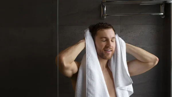¿Por qué es mejor ducharse de noche y no de día? Expertos revelan cómo afecta esto la salud