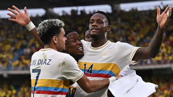 Jhon Durán sacude el mundo del fútbol con acuerdo multimillonario: jugará al lado de Cristiano Ronaldo Jhon Durán sacude el mundo del fútbol con acuerdo multimillonario: jugará al lado de Cristiano Ronaldo