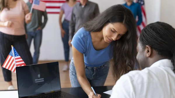 De trabajador a residente: los empleos que le asegurarían una green card en Estados Unidos De trabajador a residente: los empleos que le asegurarían una green card en Estados Unidos