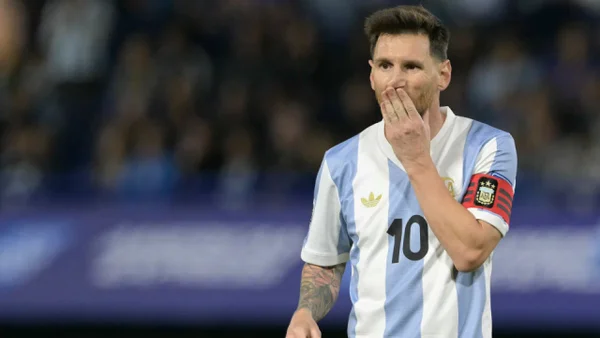 "¿Qué haces, bobo?" Nueva pelea de Lionel Messi con uno de sus rivales en Eliminatorias "¿Qué haces, bobo?" Nueva pelea de Lionel Messi con uno de sus rivales en Eliminatorias