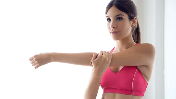 Brazos de acero con los siguientes ejercicios que recomienda la IA