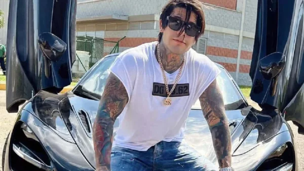 Seguidor de Yeferson Cossio se tatuó su rostro y desató furor en las redes sociales: video