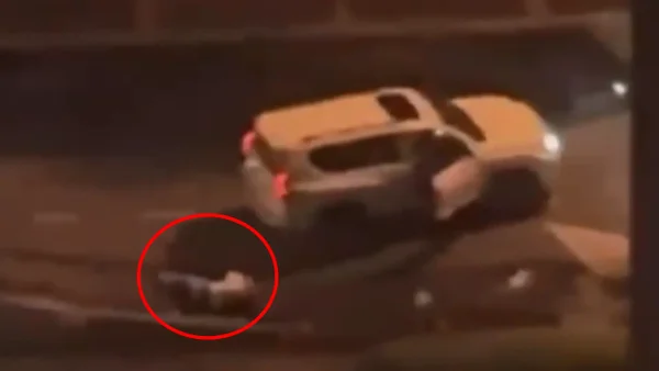 Violento robo de una camioneta en Bogotá: ladrones escaparon y dejaron herido al conductor Violento robo de una camioneta en Bogotá: ladrones escaparon y dejaron herido al conductor