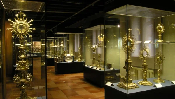 Ladrones robaron joyas consideradas "tesoro nacional" de un importante museo de Francia