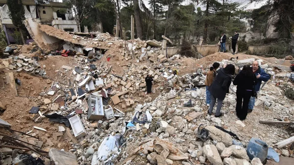 Israel bombardeó instalaciones de Hezbolá en Líbano, durante segundo día de tregua