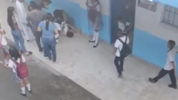 En video: hombre ingresó a institución educativa y disparó contra estudiantes en Barranquilla En video: hombre ingresó a institución educativa y disparó contra estudiantes en Barranquilla