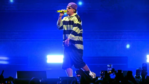 A punta de clásicos de diciembre, Feid puso a bailar a Bogotá