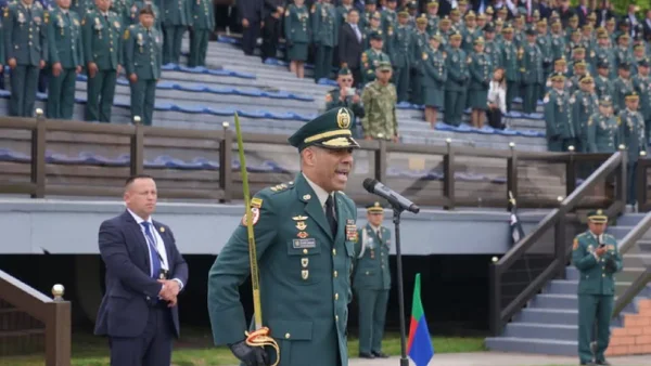 Oficial: el general (r) Eduardo Zapateiro será candidato presidencial para 2026 Oficial: el general (r) Eduardo Zapateiro será candidato presidencial para 2026