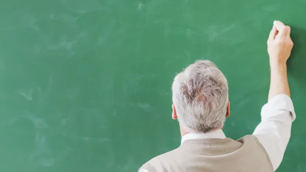 Denuncian casos de docentes en Bogotá que habrían falsificado diplomas