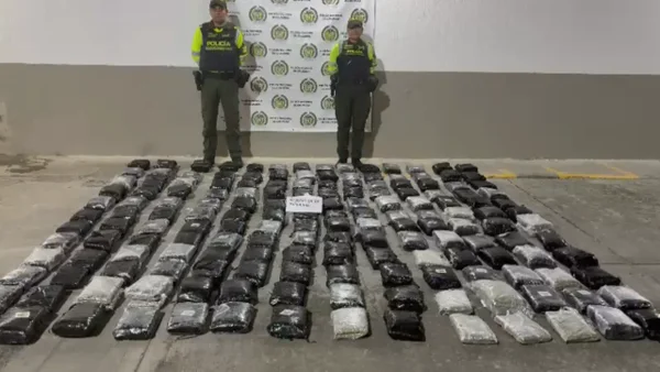 VIDEO | Grandes cantidades de marihuana estaban ocultas en una nevera en Cali