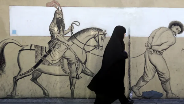 Presidente de Irán critica nueva ley que endurece castigos a mujeres por no usar el velo Presidente de Irán critica nueva ley que endurece castigos a mujeres por no usar el velo