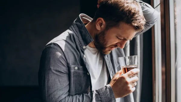 Los efectos ocultos del alcohol en el cuerpo: riesgos que van más allá del hígado