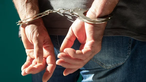 Le robaron el celular a un joven en Medellín, pero cinco minutos después los capturaron: así pasó