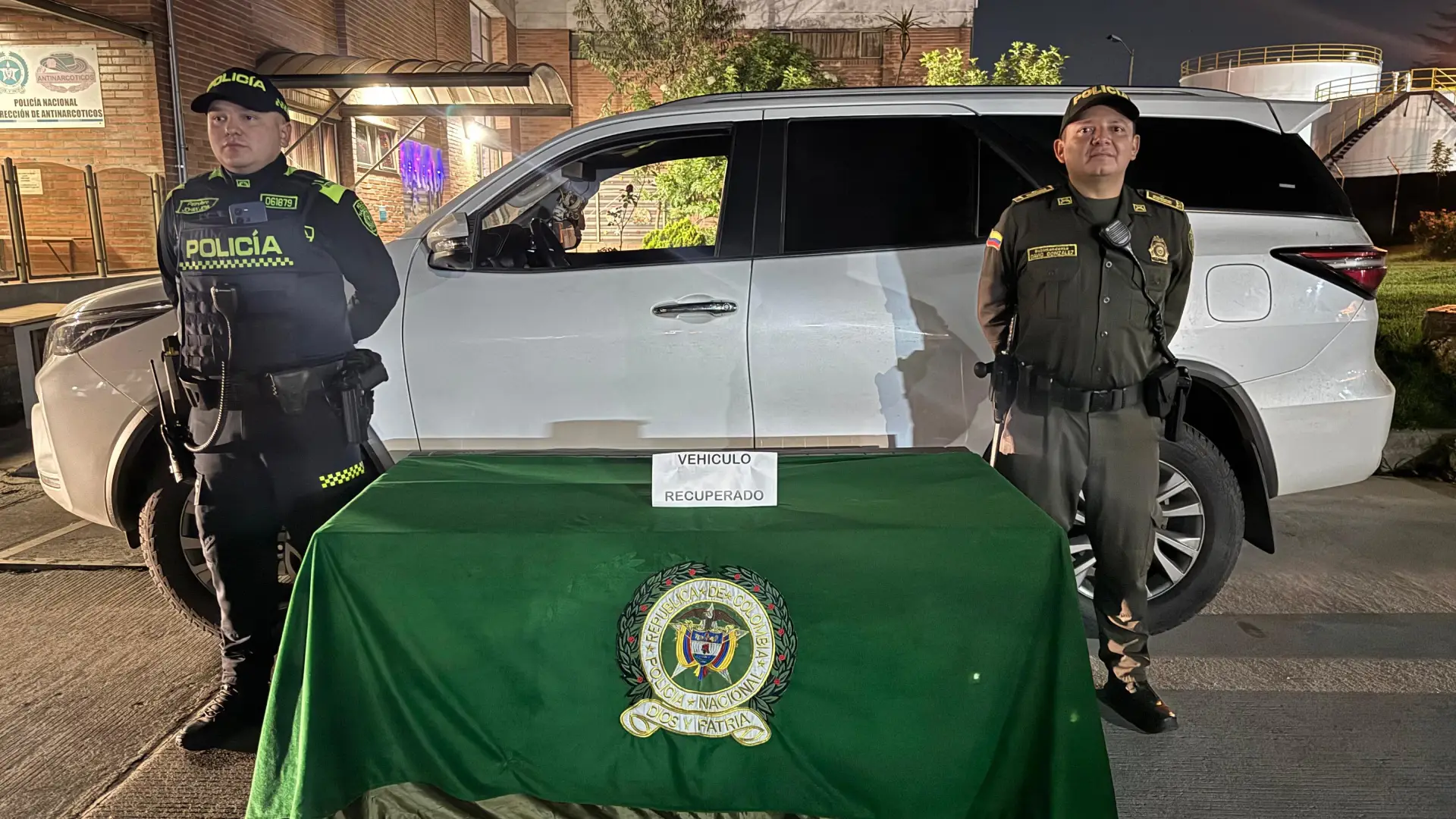 Escondieron lujosa camioneta robada en un parqueadero del Aeropuerto El Dorado