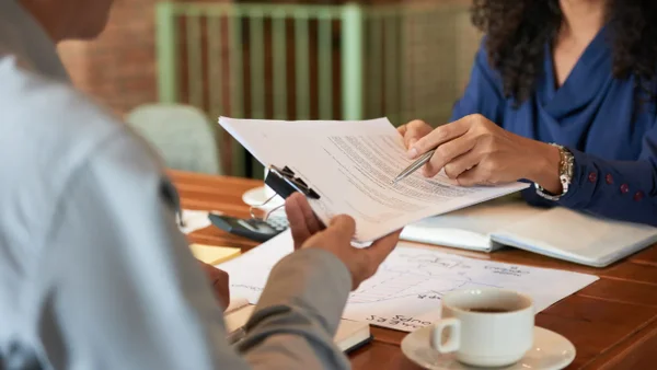 Investigan a exfuncionarios de Salud por presuntas irregularidades en contrato de $3.700 millones